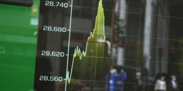 ABD-İran anlaşması beklentisi petrolü düşürdü, hisseler yükseldi