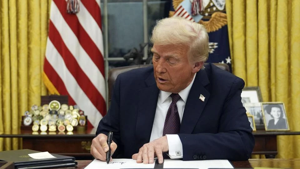 Trump, Rusya'ya yönelik yeni yaptırımları askıya aldı