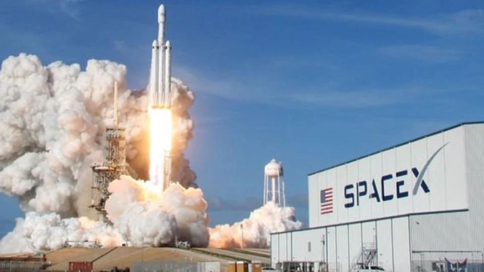 SpaceX üçüncü çeyrekte zarardan kâra geçti, geliri yüzde 161 arttı